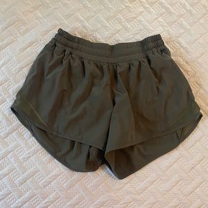 Lululemon Hotty Hot Shorts 2.5